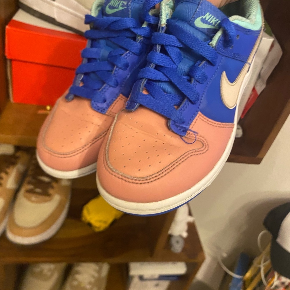 Womens Nike Dunks - Picture 3 of 4
